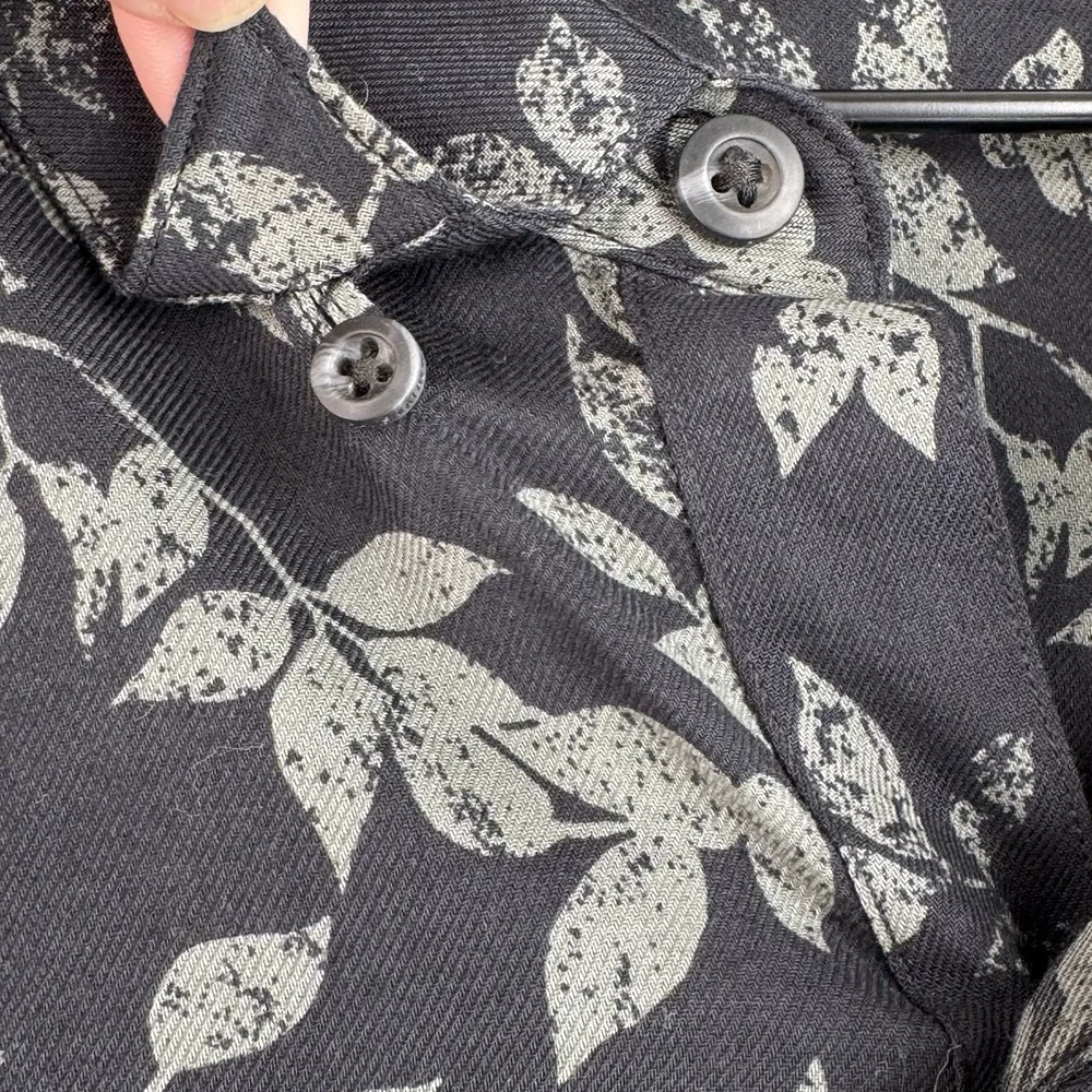 Travis Mathew Under Button Collar Shirt Mens XL Black Searchlight Floral Casual